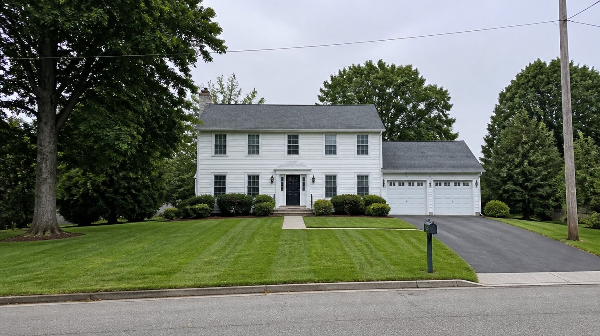 Residential street in southeastern Connecticut served by American Ground and Snow Management
