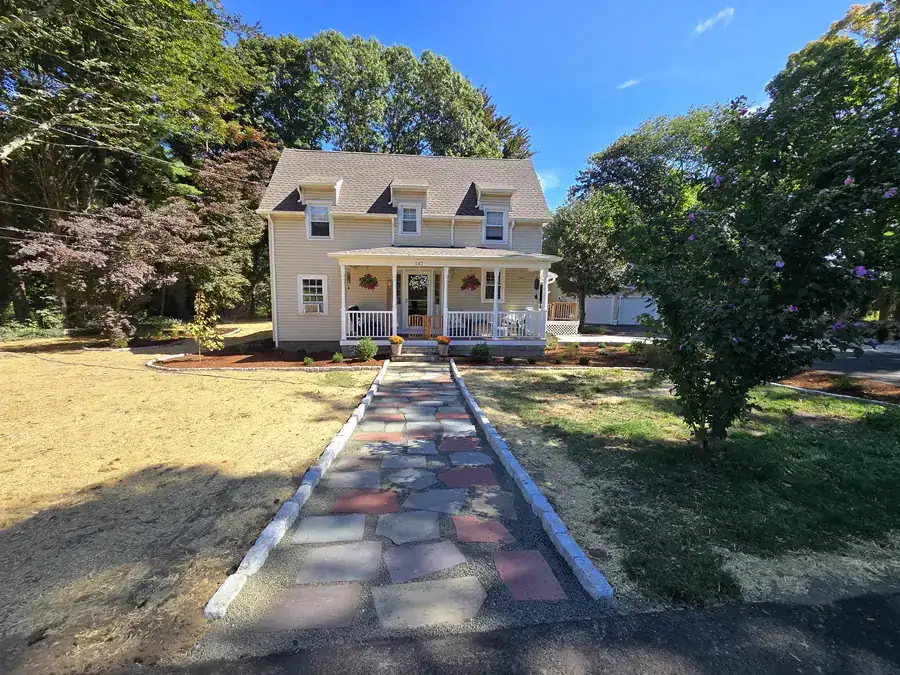 Flagstone walkway in a front yard installed by AGSM in southeastern CT